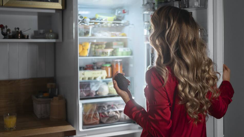 Se puede guardar la comida caliente en la heladera. Foto Freepik.