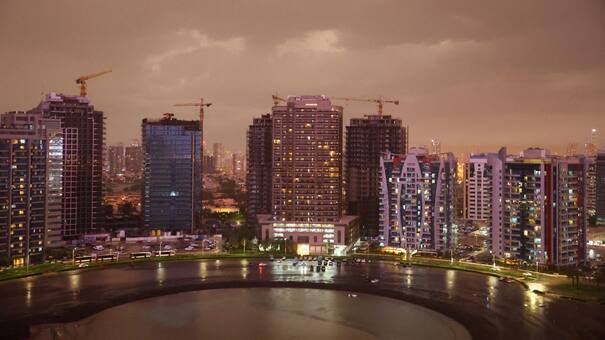 Las peores lluvias en 75 años en Emiratos Árabes Unidos: murió al menos una persona y hay destrozos