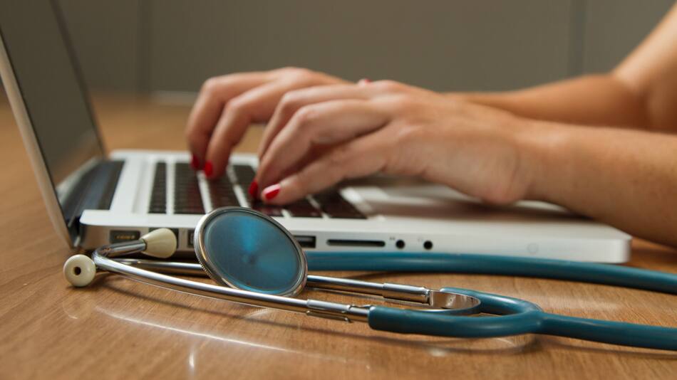 El chatbot capaz de diagnosticar fue elaborado por Google. Foto: Unsplash.