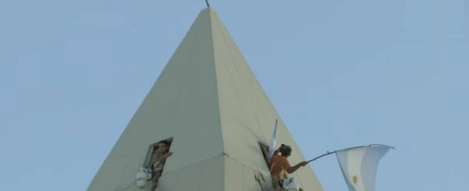 Volvieron a vandalizar el Obelisco. Foto: NA.