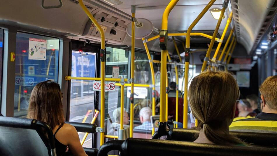 ¿Se puede subir o bajar del colectivo fuera de una parada?. Foto: Unsplash.