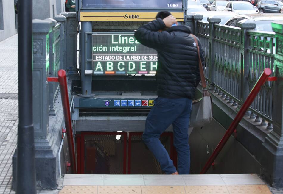 Un nuevo servicio para los usuarios del subte porteño. Foto: NA/Mariano Sánchez.