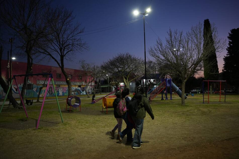 Andrés Watson supervisó recambio de luminarias en Florencio Varela.