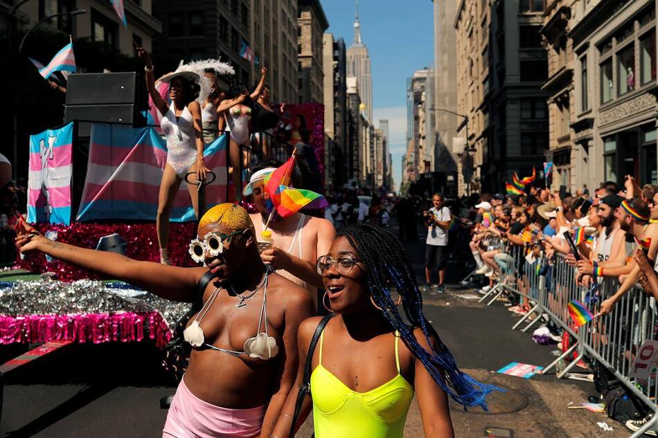 Nueva York celebró 50 años de Stonewall con masivo Desfile del Orgullo LGBTI, Reuters