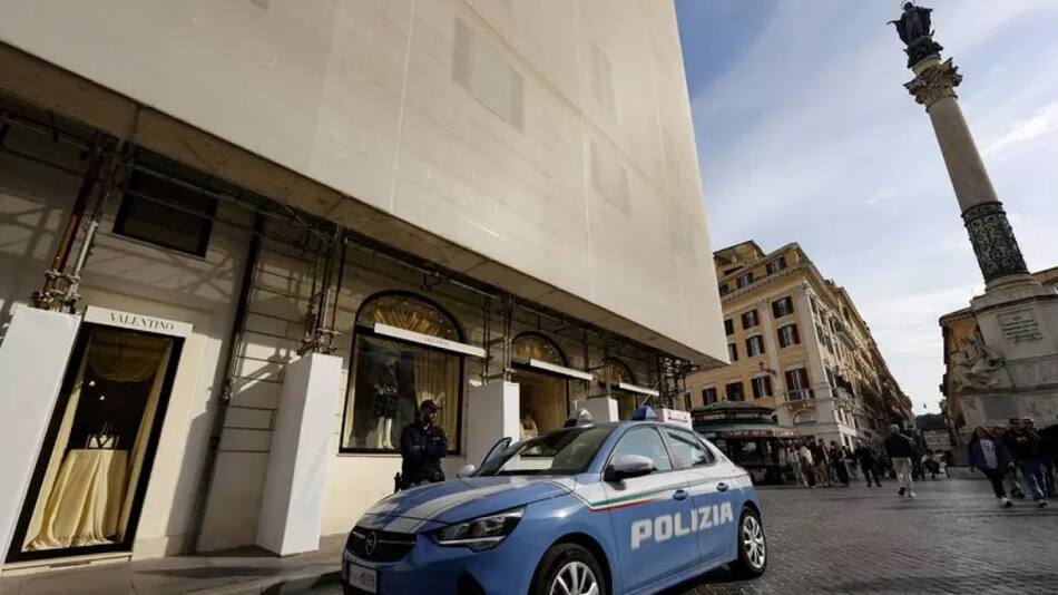 Robo a un local de Valentino en Roma. Foto: @Agenzia_Ansa.