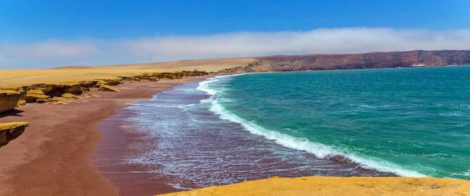 La Playa Roja, en la Reserva Nacional de Paracas. Foto: Paracas.net.
