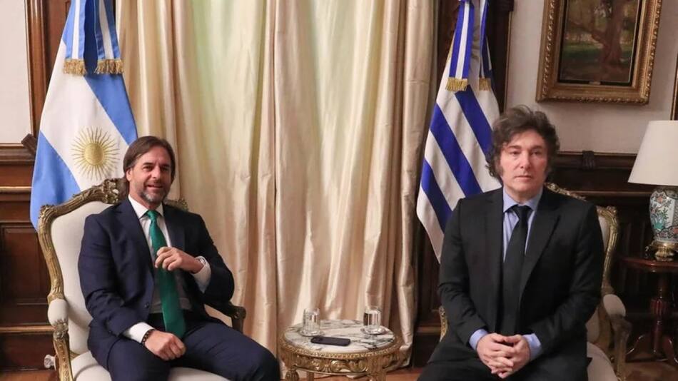 Luis Lacalle Pou y Javier Milei en Casa Rosada. Foto: NA.