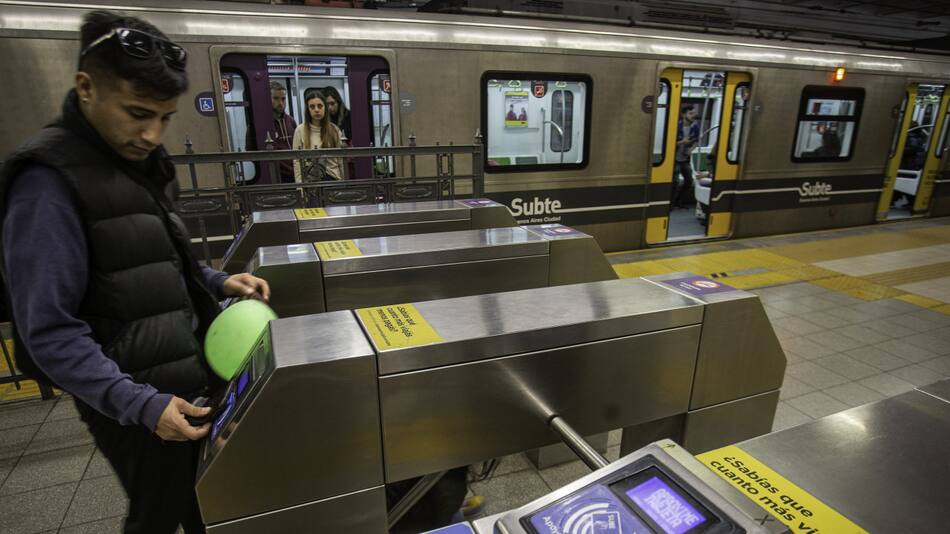 Subtes en la Ciudad de Buenos Aires. Foto: NA / Damián Dopacio