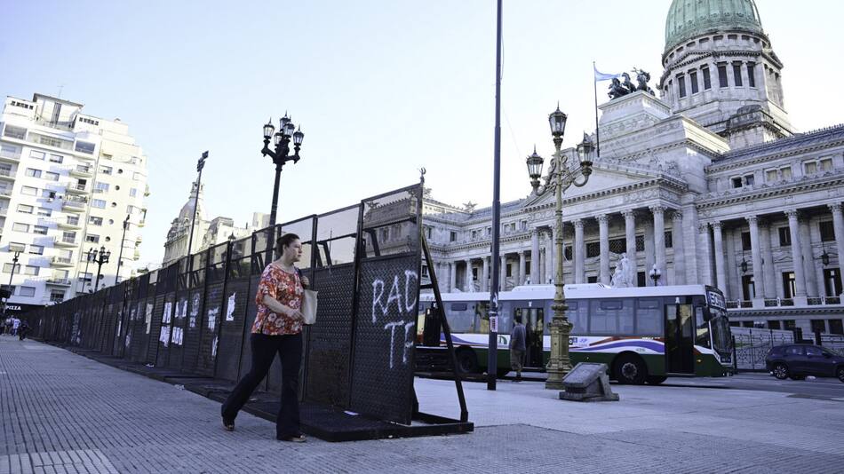 El Congreso de la Nación permanecerá vallado. Foto: NA.