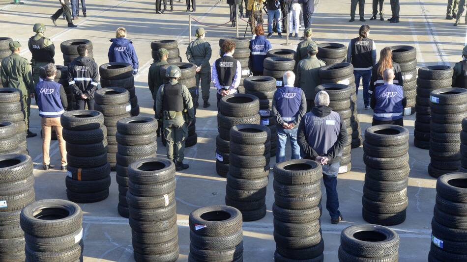 Convenio entre Aduana, la Secretaría General de Presidencia y el Ministerio de Seguridad. Foto: Prensa.