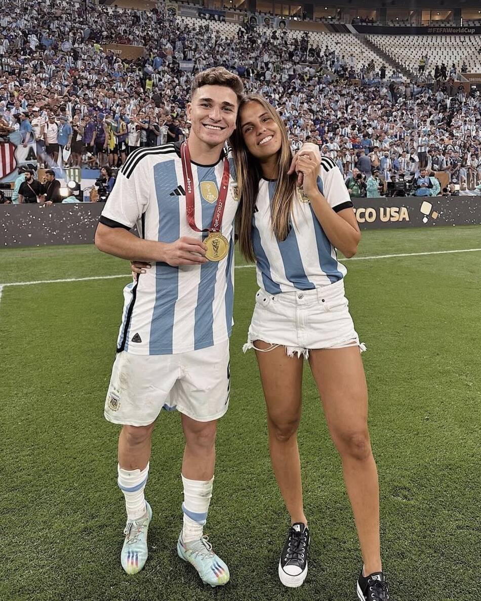 Julián Álvarez y su pareja, Emilia Ferrero. Foto: Instagram / emiliafferro.