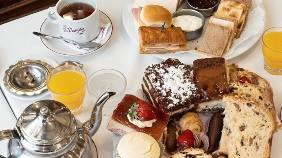 Merienda "María Callas" en Las Violetas.