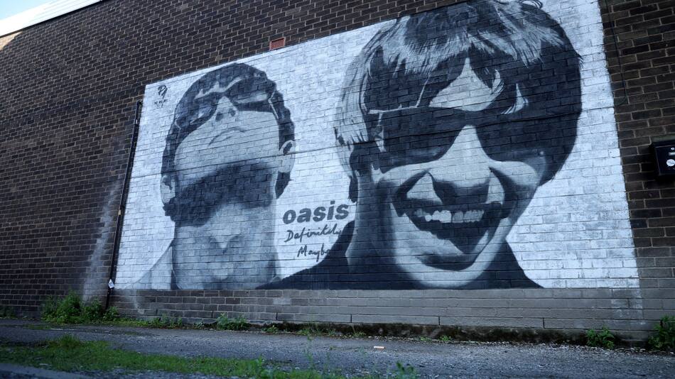 Mural de Oasis en Manchester. Foto: REUTERS.