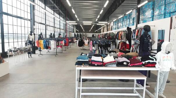 Comprar ropa barata de H&M, Gap y Forever21: un mega outlet facilita el servicio para conseguirlo