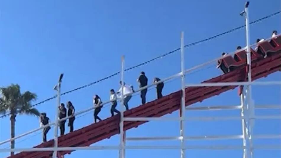 Las personas evacuadas. Foto: captura de video.