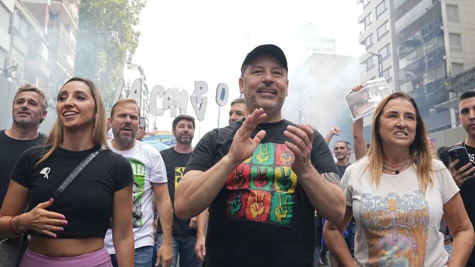 Gustavo Menéndez, intendente de Merlo, en la marcha del Día de la Memoria.