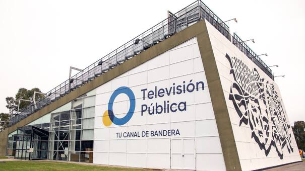 El Gobierno apaga las redes sociales y los sitios web de la Televisión Pública y Radio Nacional