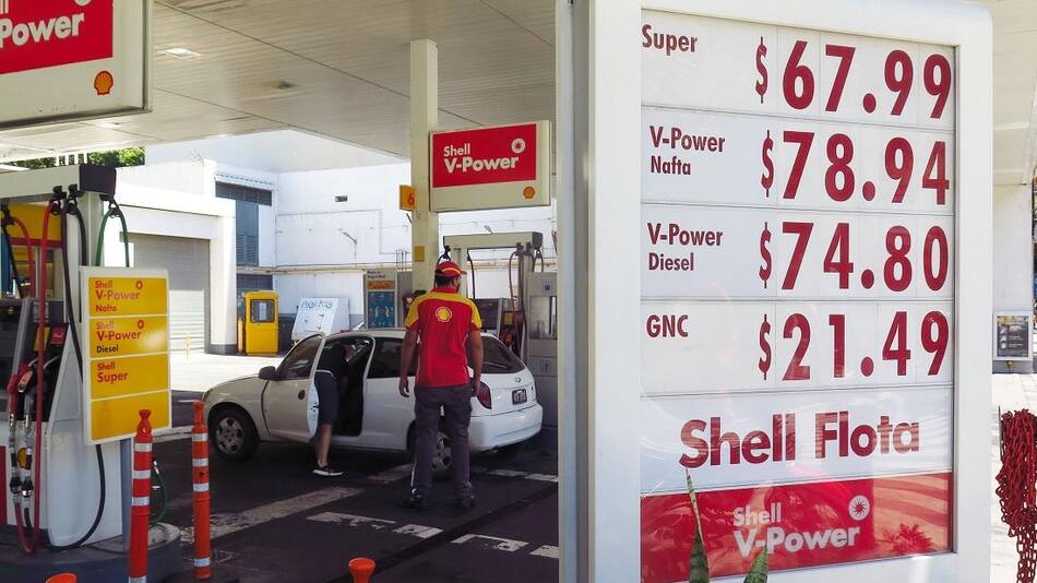 Estación de servicio Shell, combustibles, nafta, Foto NA